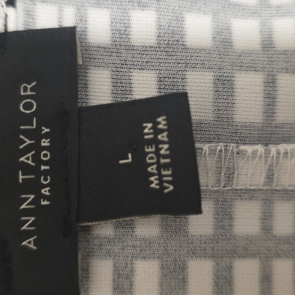 Ann Taylor Black and White Plaid Sleeveless Blouse - Picture 8 of 16
